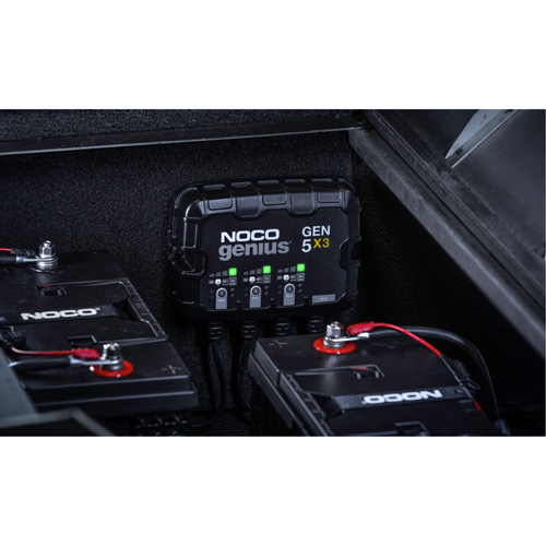 Chargeur de batterie embarqu&eacute; &agrave; 3 sorties de 15 amp&egrave;res Gen5X3 Genius Equipex