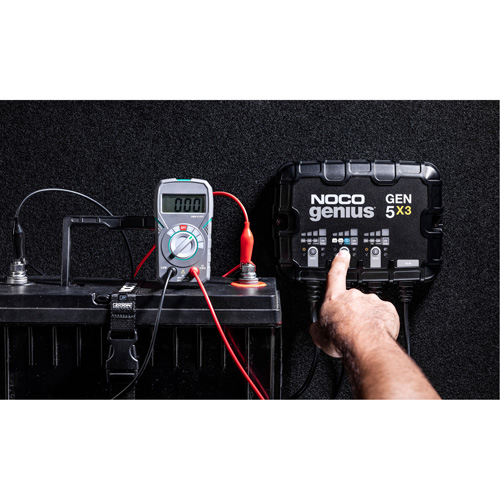 Chargeur de batterie embarqu&eacute; &agrave; 3 sorties de 15 amp&egrave;res Gen5X3 Genius Equipex