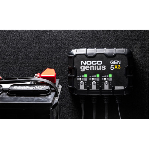 Chargeur de batterie embarqu&eacute; &agrave; 3 sorties de 15 amp&egrave;res Gen5X3 Genius Equipex