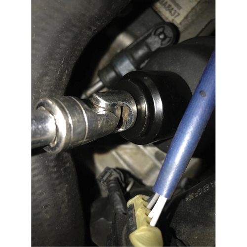 Douille pour filtre &agrave; carburant Cummins 6,7 L - 28 mm Equipex