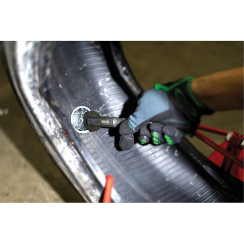 Outil robuste de roulage pour r&eacute;paration de pneus avec roulette &agrave; patch en acier Equipex