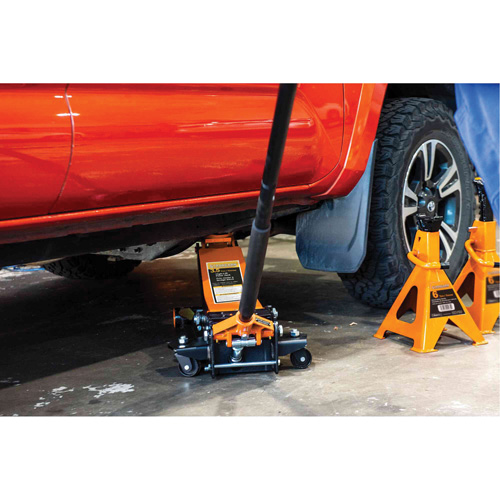 Cric rouleur &agrave; levage &eacute;lev&eacute; avec manche en 2 morceaux, 3,5 tonne(s) Capacit&eacute;, 3-7/20" Abaiss&eacute;e, Hydraulique &agrave; main Equipex