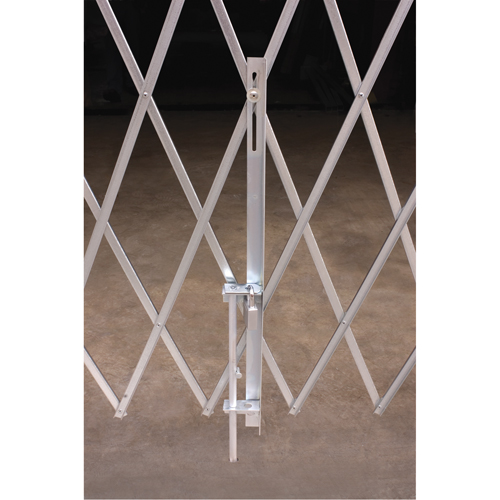 Barri&egrave;res de s&eacute;curit&eacute; galvanis&eacute;es repliables, Repliable simple fixe, 4' lo x 7' h d&eacute;ploy&eacute; Equipex
