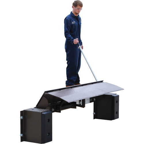 Mechanical Edge-O-Dock Leveler, 99" W, 72" Deck Width, 29" Span Equipex