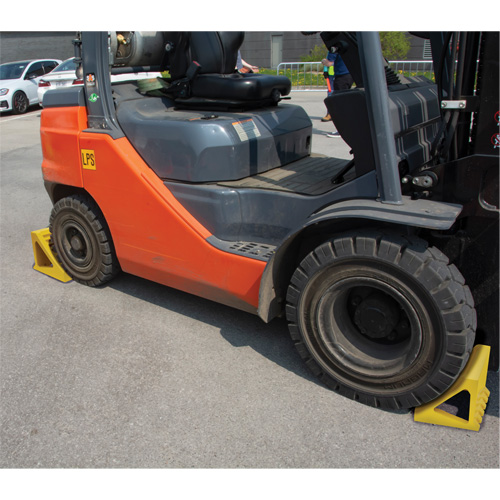 Iron Wheel Chocks Equipex