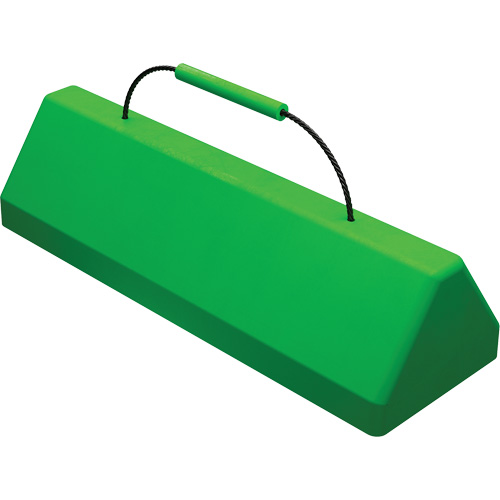 Cale de roue pour avion Checkers Safety SafeRay avec poign&eacute;e &agrave; c&acirc;ble, Ur&eacute;thane, Vert fluorescent, 24" la x 8" p x 6" h Equipex
