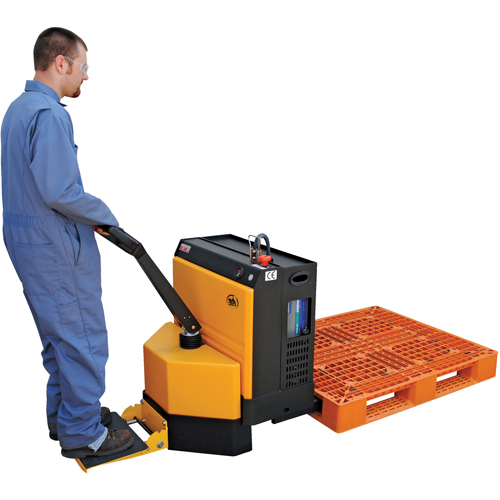 Transpalette &eacute;lectrique motoris&eacute; a/plateforme &agrave; conducteur debout, Capacit&eacute; 4500 lb, 48" lo x 30,25" la Equipex