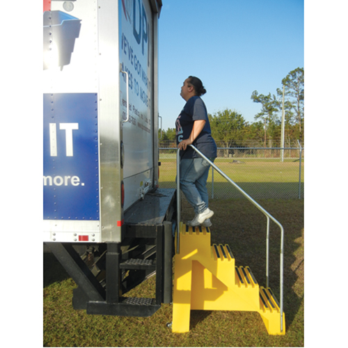 Escabeau industriel, 4 marches, 43" x 22-1/2" x Hauteur 66" Equipex