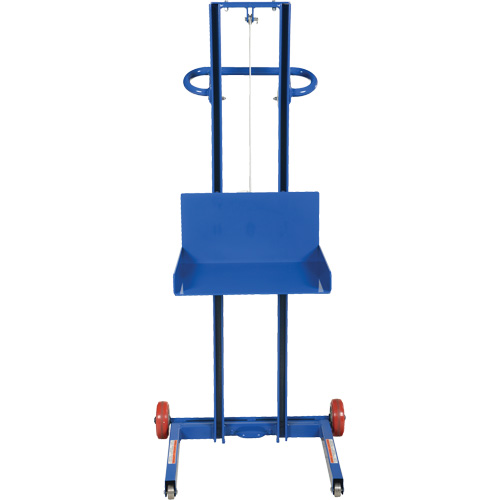Plateforme &eacute;l&eacute;vatrice &agrave; profil bas pour charge l&eacute;g&egrave;re, M&eacute;canisme Treuil manuel, Capacit&eacute; de 400 lb, Levage max de 55" Equipex