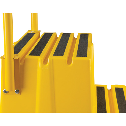Escabeau industriel, 4 marches, 44" x 22-1/4" x Hauteur 65-1/8" Equipex