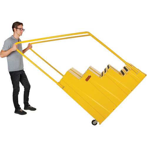 Escabeau industriel, 4 marches, 44" x 22-1/4" x Hauteur 65-1/8" Equipex