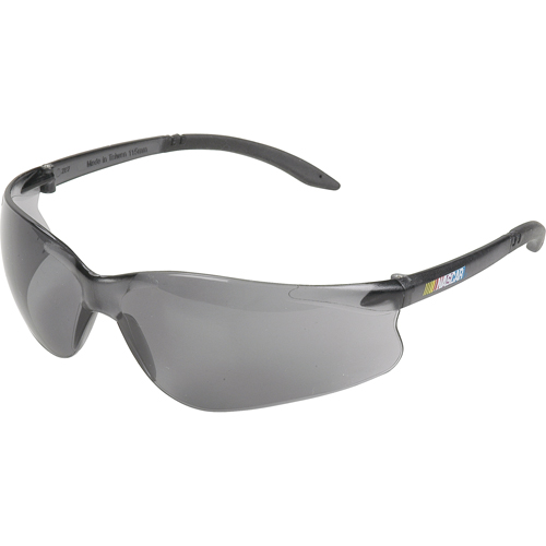 Lunettes de s&eacute;curit&eacute; Nascar GT, Lentille Grise/fum&eacute;e, Anti-&eacute;gratignures, R&eacute;pond ou surpasse la norme CSA Z94.3 Equipex