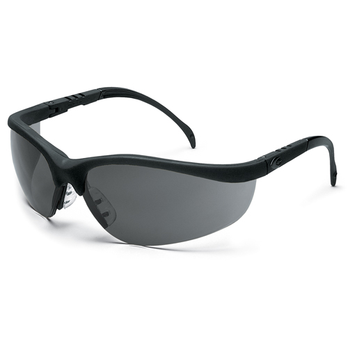 Lunettes de s&eacute;curit&eacute; Klondike, Lentille Grise/fum&eacute;e, Anti-&eacute;gratignures, R&eacute;pond ou surpasse la norme CSA Z94.3 Equipex