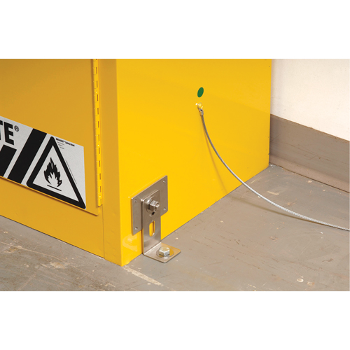 Attache de retenue contre les s&eacute;ismes pour armoire Sure-Grip Ex pour produits inflammables Equipex