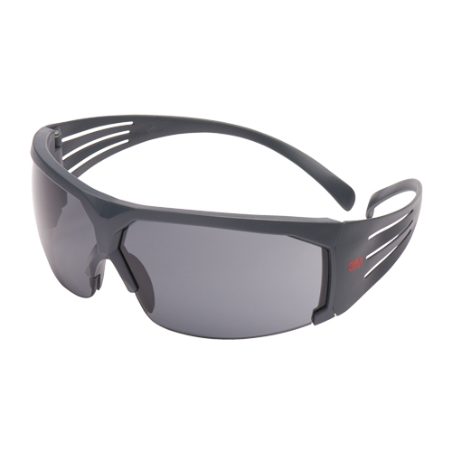 Lunettes de s&eacute;curit&eacute; s&eacute;rie 600 SecureFit, Lentille Gris, Antibu&eacute;e, ANSI Z87+/R&eacute;pond ou surpasse la norme CSA Z94.3 Equipex