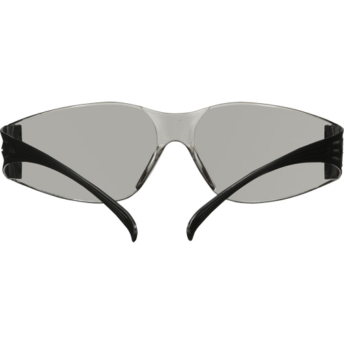 Lunettes de protection de s&eacute;rie 100 SecureFit, Lentille Gris/Int&eacute;rieur/ext&eacute;rieur, Antibu&eacute;e/Anti-&eacute;gratignures, ANSI Z87+/R&eacute;pond ou surpasse la norme CSA Z94.3 Equipex