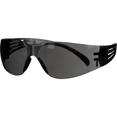 Lunettes de protection de s&eacute;rie 100 SecureFit, Lentille Gris, Antibu&eacute;e/Anti-&eacute;gratignures, ANSI Z87+/R&eacute;pond ou surpasse la norme CSA Z94.3 Equipex