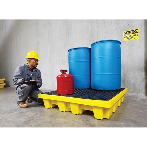 Ultra-Spill Pallet emboitable, 4 barils, Capacit&eacute; de d&eacute;versement 66 gal. US, 51" x 51" x 10" Equipex