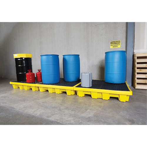 Ultra-Spill Pallet emboitable, 4 barils, Capacit&eacute; de d&eacute;versement 66 gal. US, 51" x 51" x 10" Equipex
