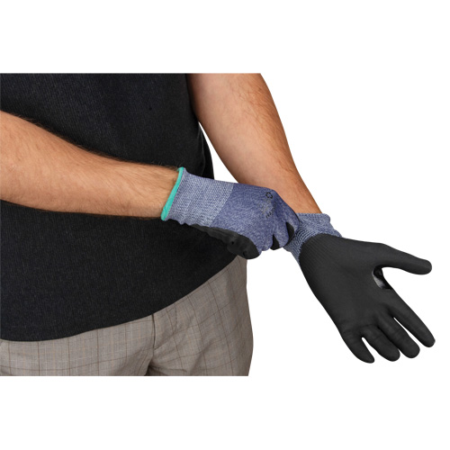 Gants r&eacute;sistant &agrave; la coupe, Taille Petit, Calibre 15, Rev&ecirc;tement Mousse de nitrile, Enveloppe en PEHP, ASTM ANSI niveau A3 Equipex