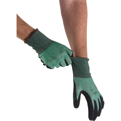 Gants l&eacute;gers et haute dext&eacute;rit&eacute; r&eacute;sistants &agrave; la coupe, Taille 9, Calibre 21, Rev&ecirc;tement Mousse de nitrile, Enveloppe en Acier inoxydable/PEHP, ASTM ANSI niveau A3 Equipex