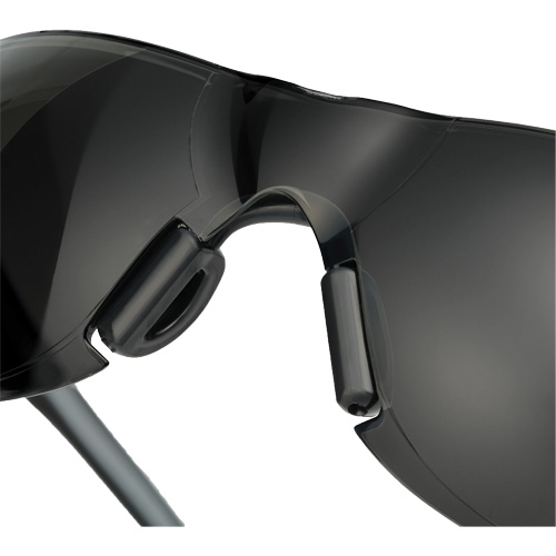 Lunettes de s&eacute;curit&eacute; Adapt Lite, Lentille Fum&eacute;e, Antibu&eacute;e/Anti-&eacute;gratignures, ANSI Z87+/R&eacute;pond ou surpasse la norme CSA Z94.3 Equipex