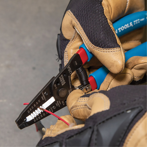 Pince &agrave; d&eacute;nuder et coupe-fil Klein-Kurve&reg; Equipex