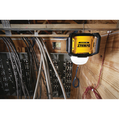 Baladeuse polyvalent sans fil Tool Connect 20V Max, DEL, 5000 lumens, Boîtier en Plastique Equipex