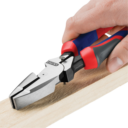 Pince pour monteurs de lignes &agrave; levier d&eacute;multipli&eacute;, t&ecirc;te type Nouvelle-Angleterre avec poign&eacute;e KNIPEXTEND Equipex