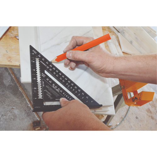 &eacute;querre de charpentier grav&eacute;e au laser Johnny Square&reg; de 7 po Equipex