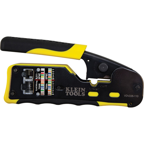 Pince &agrave; sertir/d&eacute;nuder/couper &agrave; rochet pour c&acirc;bles Ethernet avec connecteurs Pass-Thru Equipex