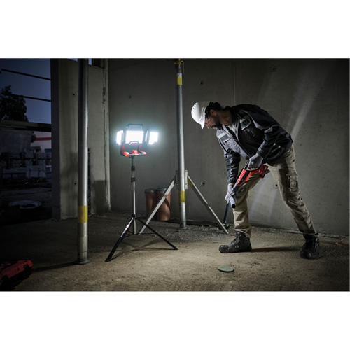 Lampe de travail &agrave; DEL professionnelle &agrave; panneaux pliants lumens sans fil 18V sur tr&eacute;pied, DEL, 3600 lumens Equipex