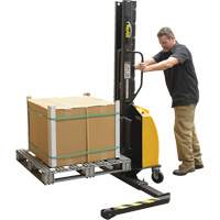 Gerbeur motoris&eacute; avec m&acirc;t &eacute;troit, Fonctionnement &eacute;lectrique, Capacit&eacute; 1000 lb, Lev&eacute;e max 63" Equipex
