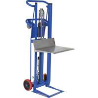 Gerbeur &agrave; plateforme hydraulique, M&eacute;canisme Pompe au pied, Capacit&eacute; de 750 lb, Levage max de 52" Equipex