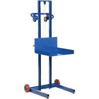 Plateforme &eacute;l&eacute;vatrice &agrave; profil bas pour charge l&eacute;g&egrave;re, M&eacute;canisme Treuil manuel, Capacit&eacute; de 400 lb, Levage max de 55" Equipex