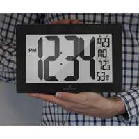 Horloge murale &agrave; r&eacute;glage et ajustement automatiques avec support, Num&eacute;rique, &agrave; piles, Noir Equipex