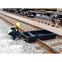 Ultra-Track Berm, 144 US gal. Capacity, 4' W x 6' L x 12" H, Foam Wall Equipex