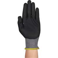 Gants r&eacute;sistants &agrave; la coupe HYFLEX 11-584, Taille 5/2T-petit, Calibre 21, Rev&ecirc;tement Mousse de nitrile, Enveloppe en PEHP/Intercept, ASTM ANSI niveau A6/EN 388 niveau F Equipex