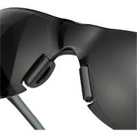 Lunettes de s&eacute;curit&eacute; Adapt Lite, Lentille Fum&eacute;e, Antibu&eacute;e/Anti-&eacute;gratignures, ANSI Z87+/R&eacute;pond ou surpasse la norme CSA Z94.3 Equipex