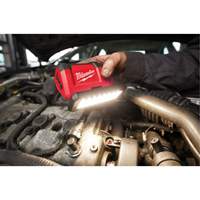 Projecteur &agrave; faisceau large pour entretien et r&eacute;paration avec chargeur USB M12 Rover, DEL, 700 lumens Equipex