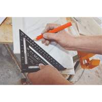 &eacute;querre de charpentier grav&eacute;e au laser Johnny Square&reg; de 7 po Equipex