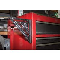&eacute;querre de charpentier magn&eacute;tique grav&eacute;e au laser Johnny Square&reg; de 7 po Equipex