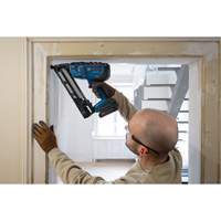 Cloueur de finition inclin&eacute; sans balais de calibre 15 (outil seulement), 18 V, Lithium-ion Equipex